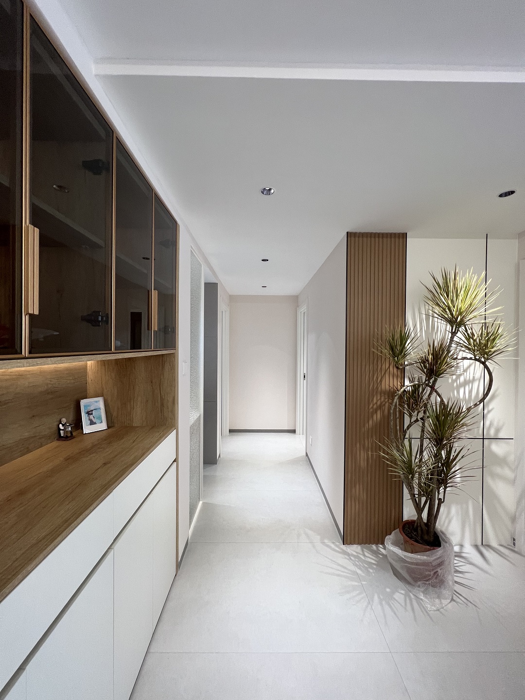 南寧二手房全拆裝修有哪些要注意？現(xiàn)代簡約-走廊