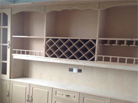 衣柜要定制的比較好還是現(xiàn)場做比較好？